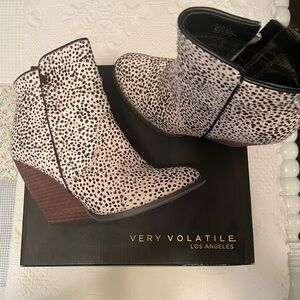 Very Volatile Chocolate Chip booties, size 8